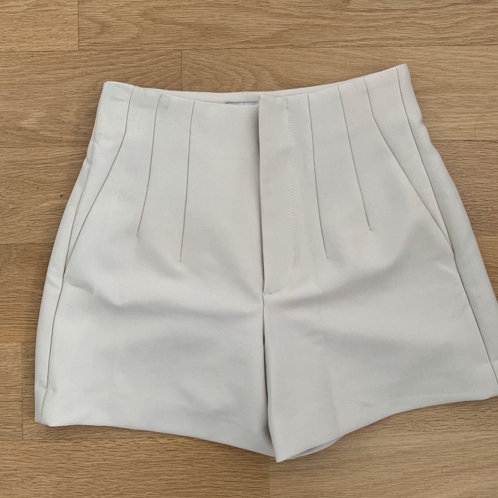 XS Zara tan high-waisted dressy shorts